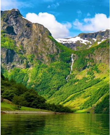 På skinner i naturskønne Norge
