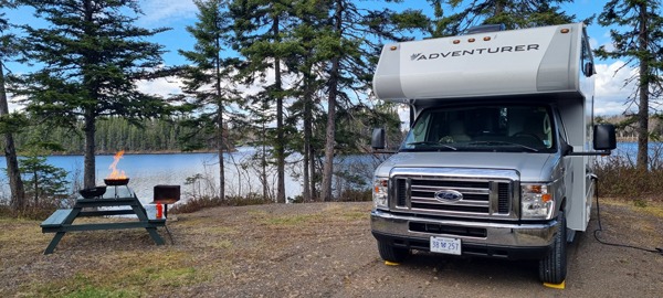 Fraserway autocamper i sol i Canada