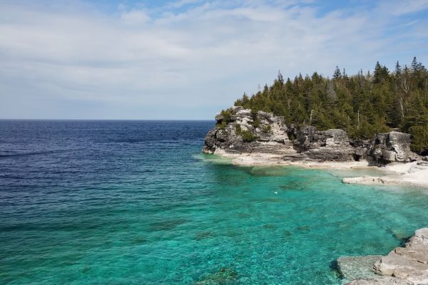 Hav og klipper ved Bruce Peninsula, Canada Hav og klipper ved Bruce Peninsula, Canada