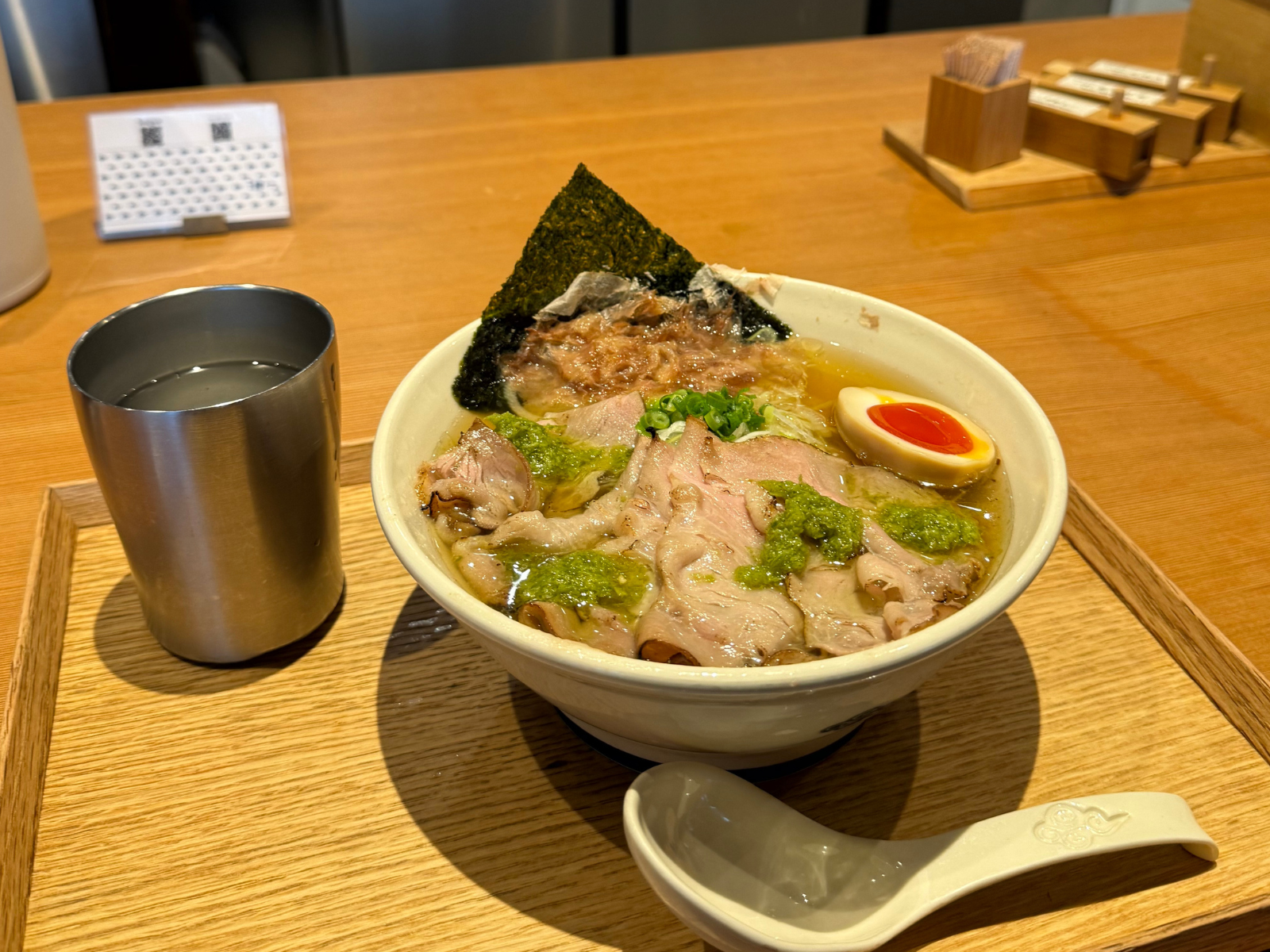 En skål ramen serveret i Japan