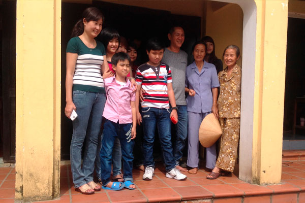 En af de familier i Hoi An, som Torben Folkmanns gæster ofte besøger En af de familier i Hoi An, som Torben Folkmanns gæster ofte besøger