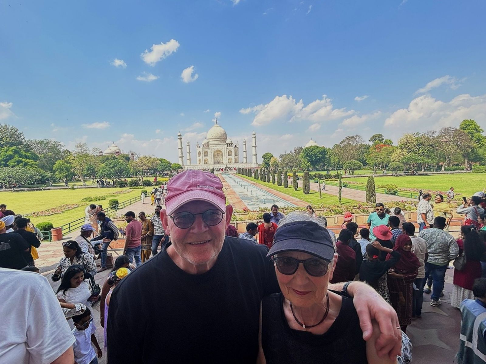 Vicky og Henrik Brogaard foran Taj Mahal, Indien