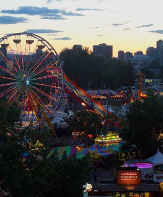 Calgary Stampede tivoli ved aftentid. Foto: Calin Charles, Tourism Calgary