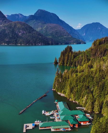 Knight Inlet Lodge set fra luften