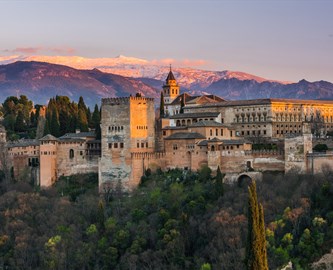 Alhambra-paladset_Spanien_iStock-657985546_333-270