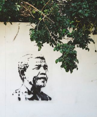 Nelson_Mandela_323x390