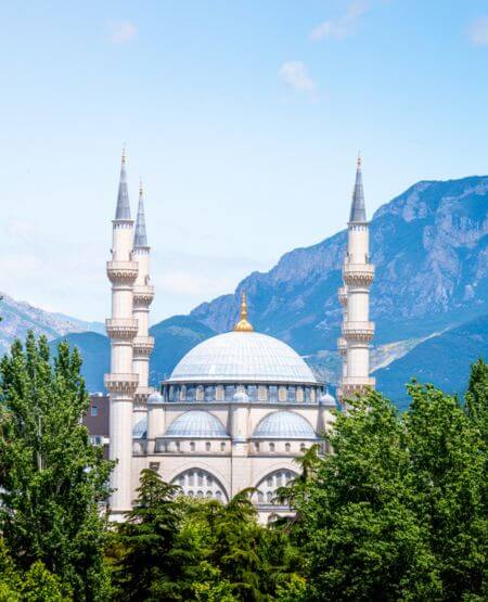 Et_hem_Bej-moskeen_i_Tirana_iStock-2226148380.jpg_1