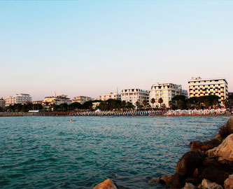Udsigt over stranden ved Golem, Albanien Udsigt over stranden ved Golem, Albanien