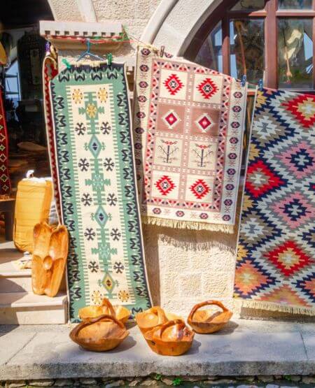 Souvenirs_i_Albanien_iStock-2201354671.jpg