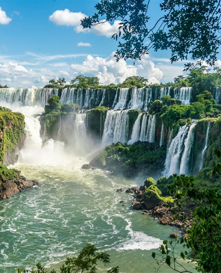 Smuk udsigt over verdens største vandfald Iguazú