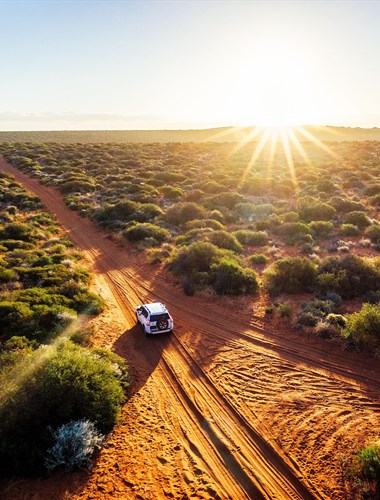 4WD i på øde vej Australiens røde ørken