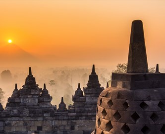 Solopgang_ved_Borobudur-tempel_iStock-639668020_333-270