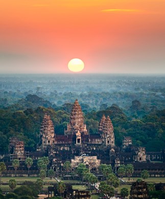Angkor_Wat_Solnedgang_iStock-1441834780_323-390