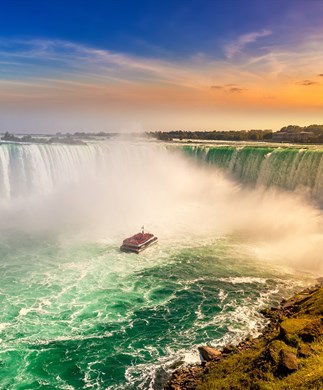 Turistbåd ved NIagara Falls