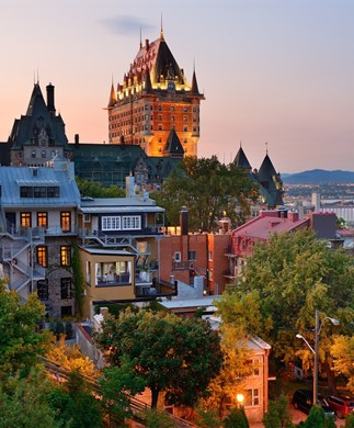 Solnedgang_Quebec_City_Chateau_Frontenac__iStock-526215999_323-390