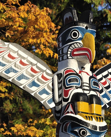 Totem_Poles_Stanley_Park_Vancouver_BC_iStock-480916038_450-555