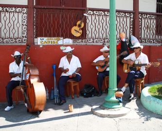 Musikere på gaden i Santiago de Cuba