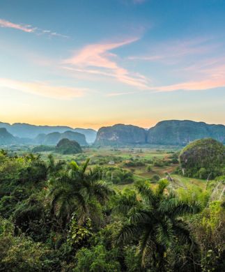 Udsigt over frodigt landskab med dale og bjerge i Pinar del Rio på Cuba