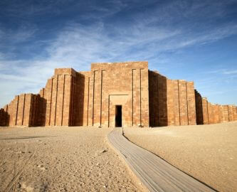 Djoser-komplekset Saqqara uden for Kairo, Egypten – blev bygget som gravmæle for Farao Djoser omkring 2650 f.Kr.