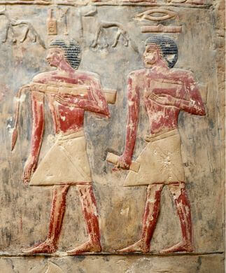 Ældgamle hieroglyffer i gravkammer i Saqqara, Egypten