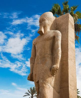 Statue af Ramses II i Memphis, der var det gamle Egyptens første hovedstad