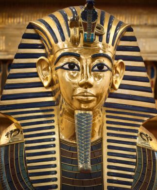 Tutankhamuns begravelsesmaske, som kan opleves på Grand Egyptian Museum i Kairo, Egypten
