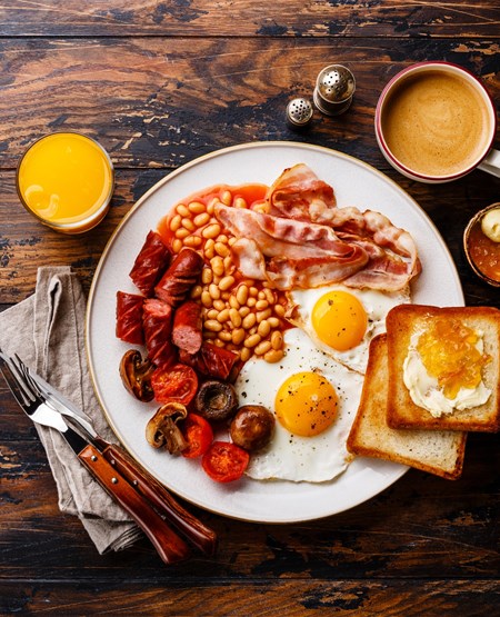 Full_English_breakfast_iStock-641845826_450-555