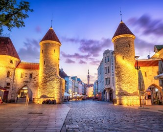 Tallinn_gamle_bydel_iStock-1402865210_333-270