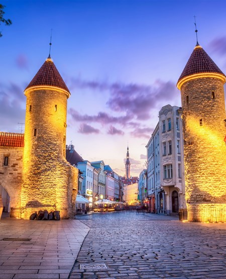 Tallinn_gamle_bydel_iStock-1402865210_450-555