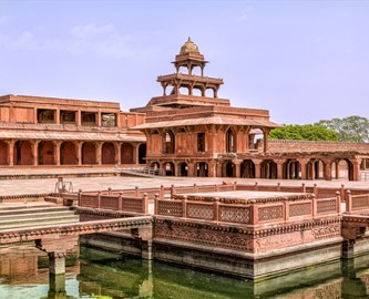 Panch Mahal er et fem-etagers palads beliggende i Fatehpur Sikri, Uttar Pradesh, Indien