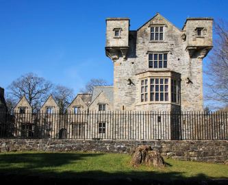 donegal-castle-irland-333x270