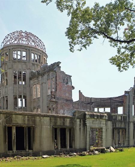 Hiroshima_bombet_bygning1_450-555