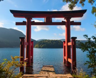 Torii_Lake_Ashi_333x270