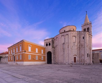 Forum Romanum aftenlys i Zadar, Kroatien