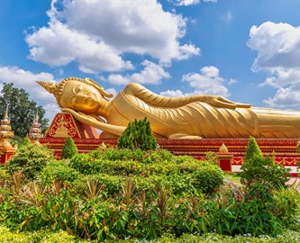 Wat_Pha_That_Luang_iStock-1386635897_333-270