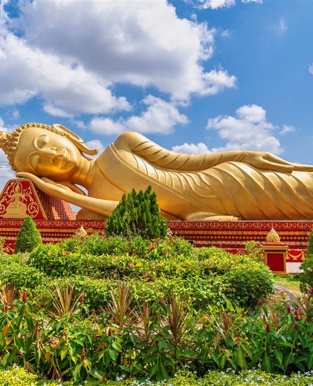 Wat_Pha_That_Luang_iStock-1386635897_450-555