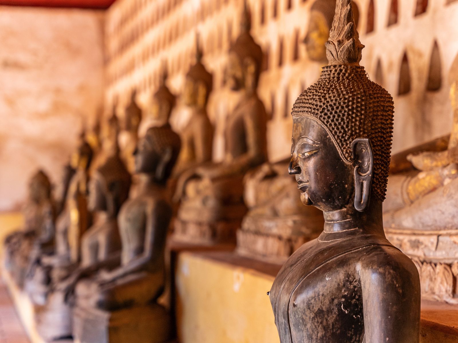 Buddha-statuer i Wat Si Saket-templet i Vientiane, Laos Buddha-statuer i Wat Si Saket-templet i Vientiane, Laos