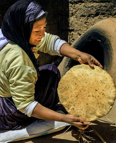 Dada viser hvordan man bager traditionelt marokkansk brød