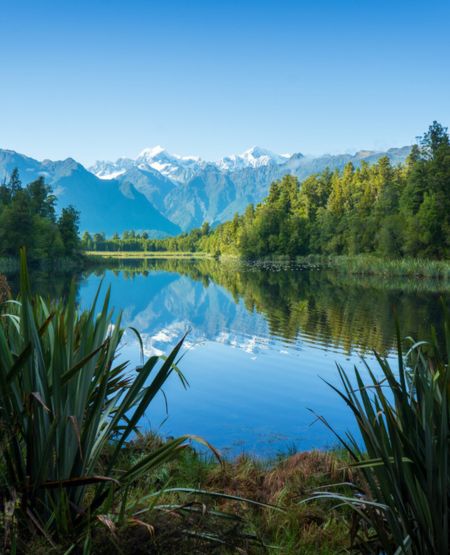 Typisk new zealandsk landskab med søer og bjerge