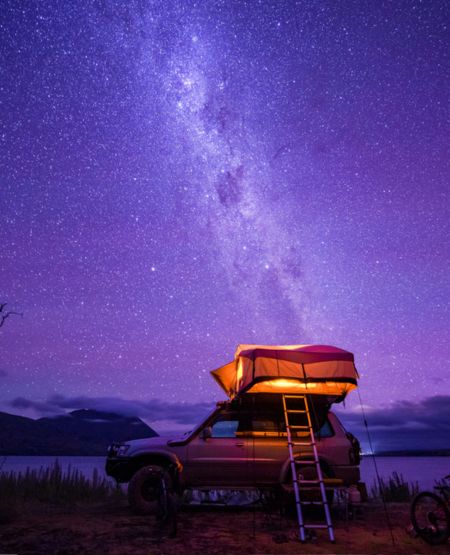 Campervan under stjernehimmel i New Zealand