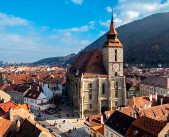 Den sorte kirke midt i Brasov, Rumænien Den sorte kirke midt i Brasov, Rumænien