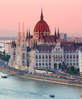Parlamentet_iStock-846343044_323-390