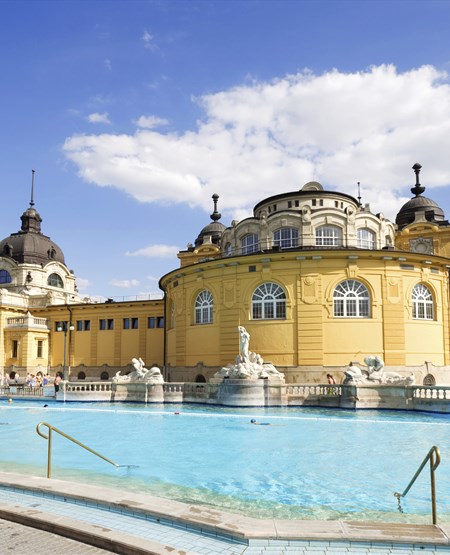 Szechenyi_Bath_166217064_450-555
