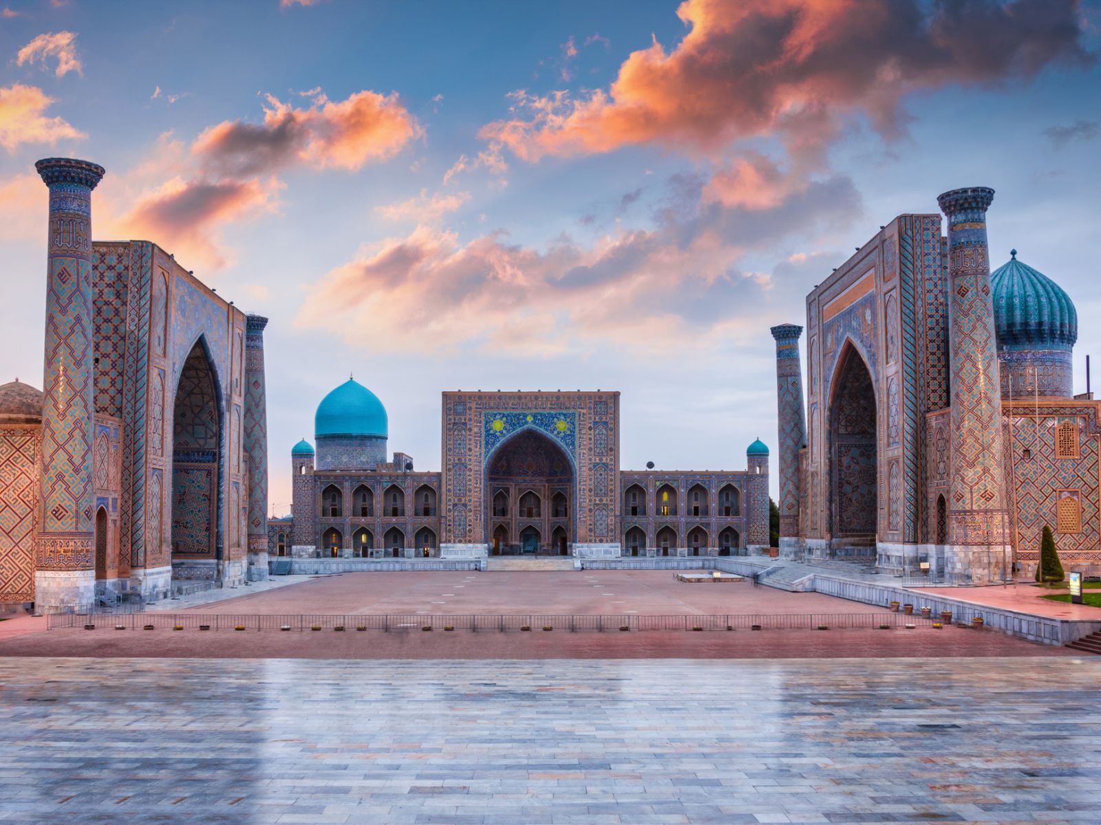 Registan-pladsen i Samarkand i solnedgang, Usbekistan Registan-pladsen i Samarkand i solnedgang, Usbekistan