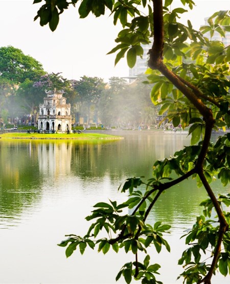 Hoan_Kiem_Lake_Hanoi_-_iStock-1053497302_450-555