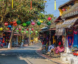 Hoi An bybillede med kulørte lamper