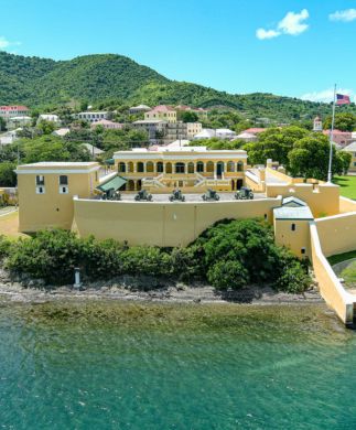 Fort_christiansted_323x390