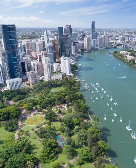 Brisbane panorama udsigt med botanisk have og flod med skibe