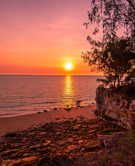 Mindil Beach i solnedgang i Darwin, Australien