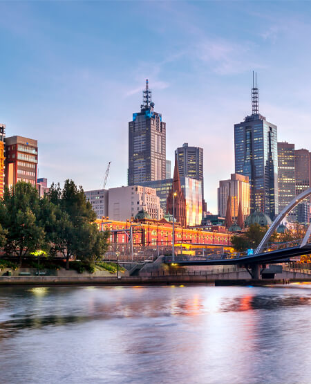 Melbourne_set_fra_floden